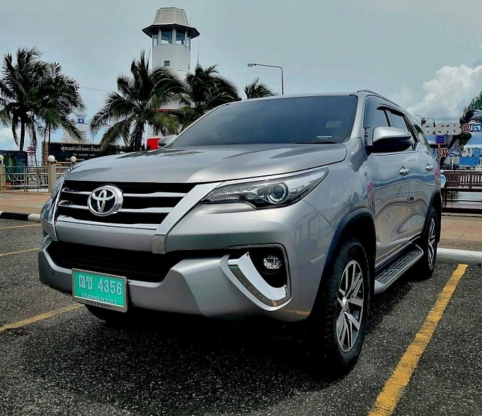 Available: fortuner innova new altis, small car, 4 seat car, 7 seat car